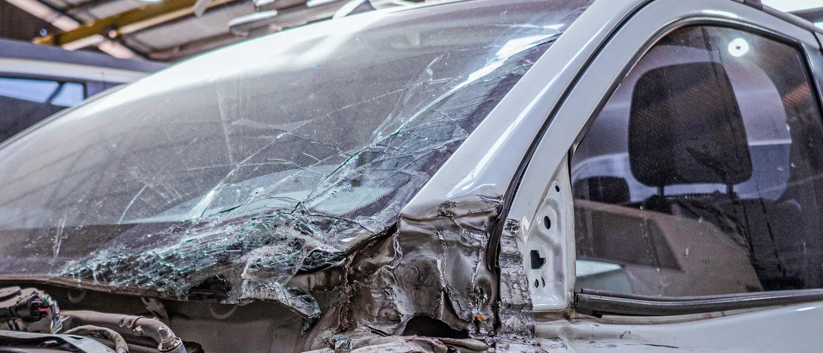 Inspección detallada de daño severo por colisión